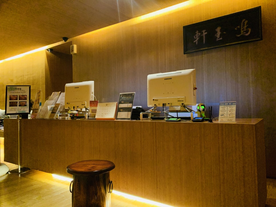 photo_1577348383_w966